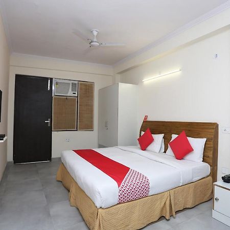 Oyo 28670 Hotel Dev Palace Gurgaon Zewnętrze zdjęcie