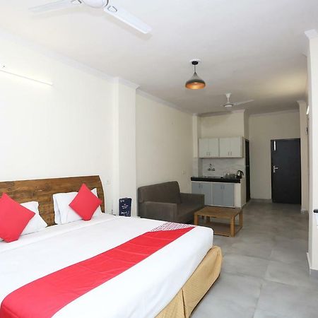 Oyo 28670 Hotel Dev Palace Gurgaon Zewnętrze zdjęcie