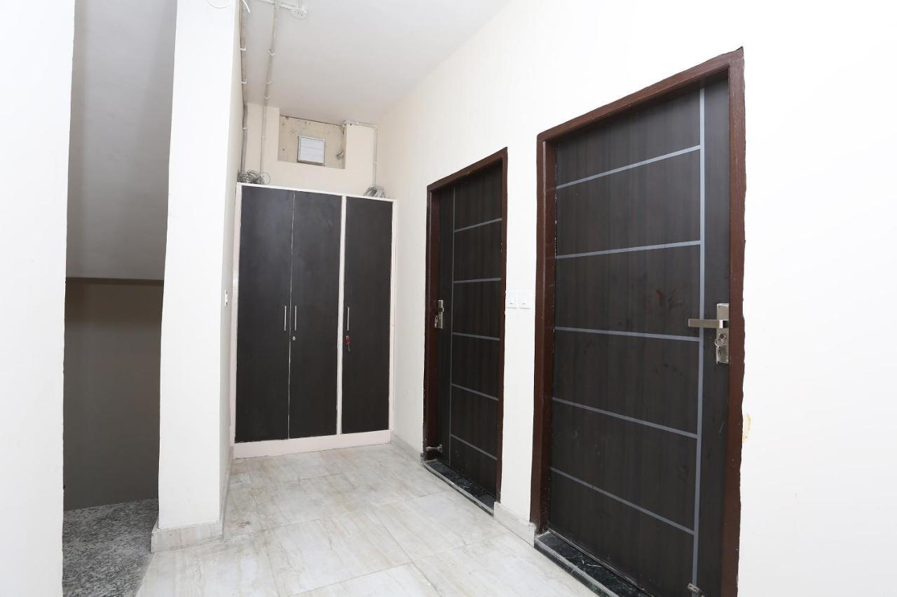 Oyo 28670 Hotel Dev Palace Gurgaon Zewnętrze zdjęcie