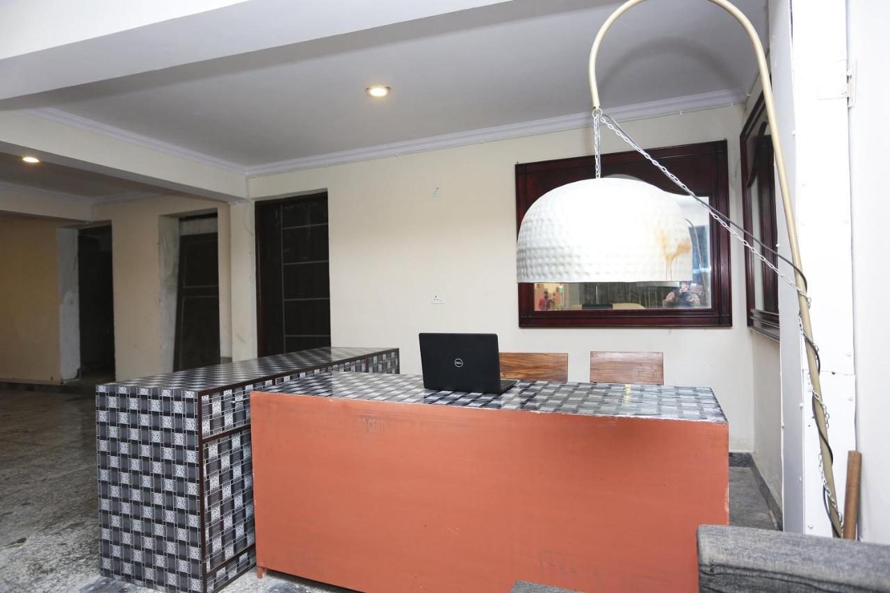Oyo 28670 Hotel Dev Palace Gurgaon Zewnętrze zdjęcie