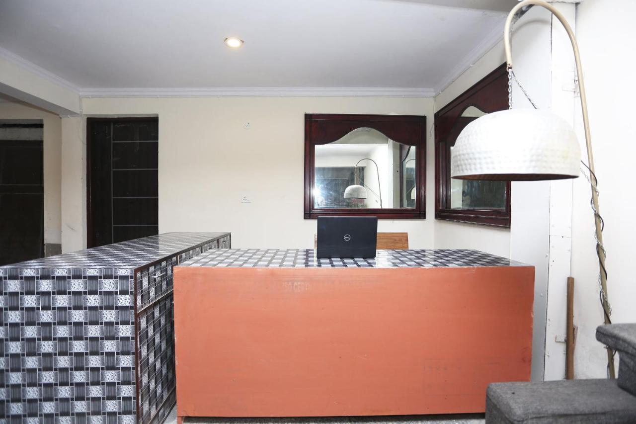 Oyo 28670 Hotel Dev Palace Gurgaon Zewnętrze zdjęcie