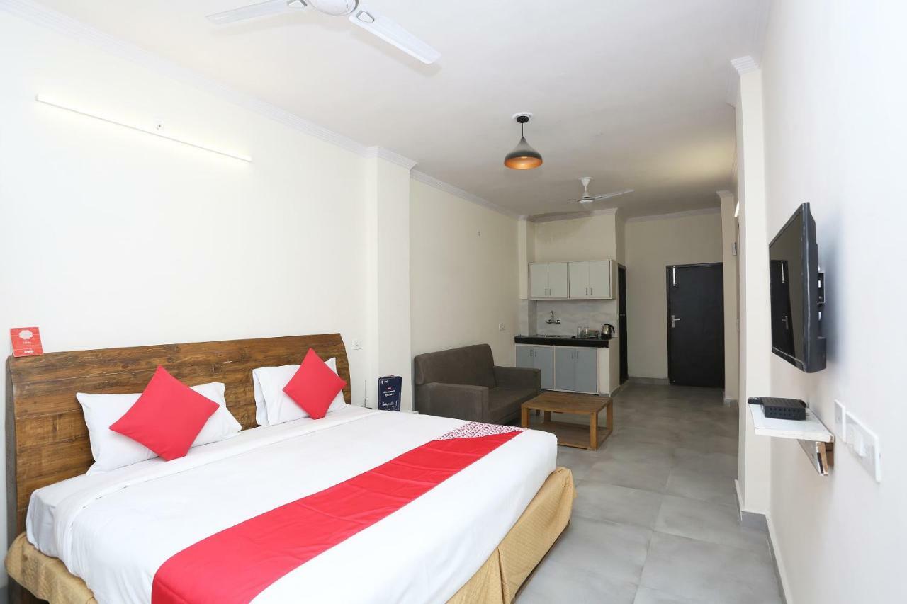 Oyo 28670 Hotel Dev Palace Gurgaon Zewnętrze zdjęcie